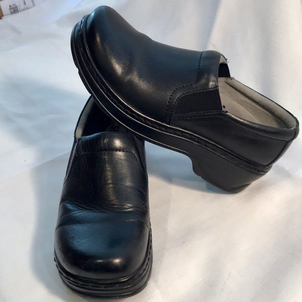 Black Slip-On Women's Clog Shoes
